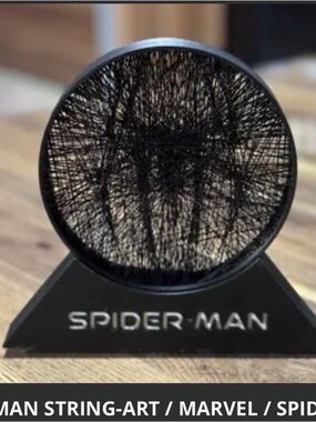Spiderman Black Round String-Art Grooming Tool